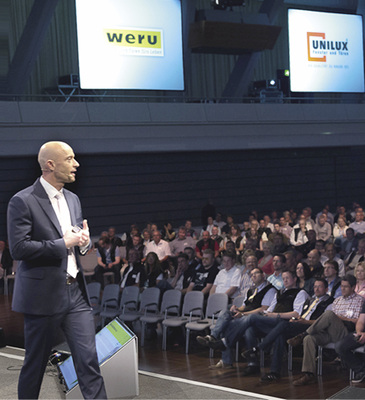 <p>
Harald Pichler, Vorsitzender der Geschäftsführung der Weru GmbH, erläutert in Wiesbaden die künftige Zweimarken-Strategie des Unternehmens – weitere Akquisitionen nicht ausgeschlossen.
</p>