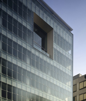 
Neue Konzeptgläser, die ihrer Zeit voraus sind, sollen die Besucher am Stand von SGG begeistern. Im Fokus stehen unter anderem optimal angepasste Isoliergläser für die unterschiedlichen Anforderungen von verschiedenen Klimazonen.



