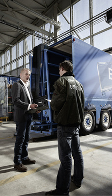 
Euroglas zeigt eine Auswahl aktueller Produkte, die als Basis für jede Glaslösung dienen: von ESG über VSG bis hin zu multifunktionalem 3-fach-Isolierglas. 



