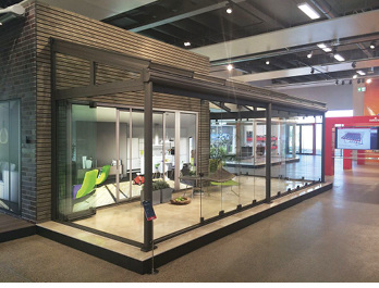 



Der Showroom zeigt die einzelnen Weinor-Systemlösungen mit individuellen Terrassenwelten.
