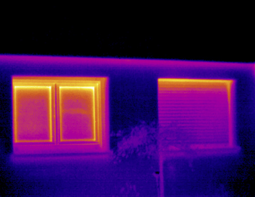 



Keine bunten sondern dunkle Farben zeigen in der Regel, dass bei der Sanierung von Rollladen und Fenster (fast) alles richtig gemacht worden ist. Trotzdem müssen die Bilder zum richtigen Zeitpunkt gemacht, richtig interpretiert und analysiert werden.
