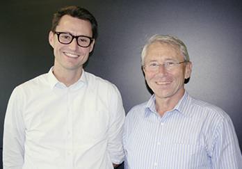 
Yannik Leroi und sein Vater Yves haben vor Kurzem in neue Anlagentechnik für die ISO-Fertigung und die Glasbearbeitung investiert, um auch in Zukunft den Markt mit hochwertigen Glas-Produkten versorgen zu können.
