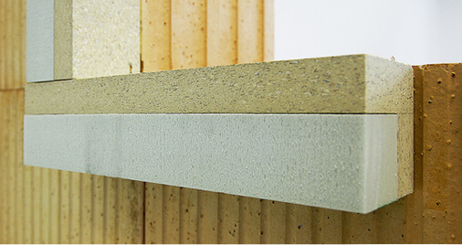 
Das Vorwandmontagesystem Winframer besteht aus einem tragfähigen Systemwinkel, der mit einem wärmedämmenden Kern ausgestattet ist. 
