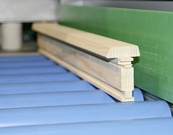 
Auch solche filigranen Querschnitte führt die Anlage sicher durch die Bearbeitung.
