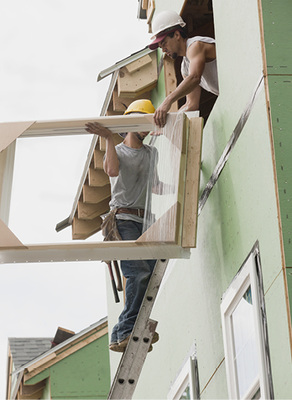
Auch das Erlernen von Sicherheitsvorschriften gehört zu den Fähigkeiten und Kenntnissen, die ein Mitarbeiter wissen und einhalten muss. So wie auf dem Bild sollte es eben nicht geschehen.



