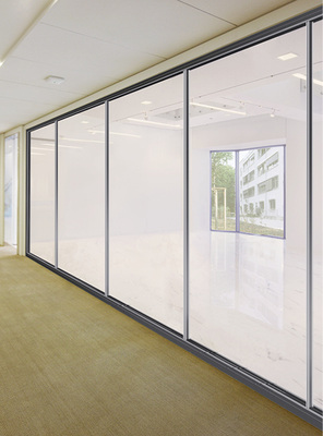 



Das neue Brandschutzglas Pilkington Pyrostop Line wurde für flächenbündige F(EI)30 Verglasungen ohne Vertikalrahmung konzipiert.
