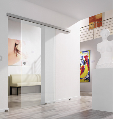 



Das Beschlagsystem EasyMount Vario verfügt über variable Ausgleichs- und Einstellmöglichkeiten. Mit einem beweglichen Schlitten kann die Neigung der Scheibe aus dem Lot in beide Richtungen verstellt werden.
