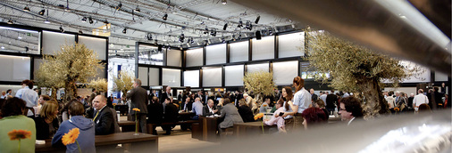 
Neben den Produkten spielt auf den Messeständen vor allem die Kommunikation mit den Kunden eine entscheidende Rolle auf der R+T. 
