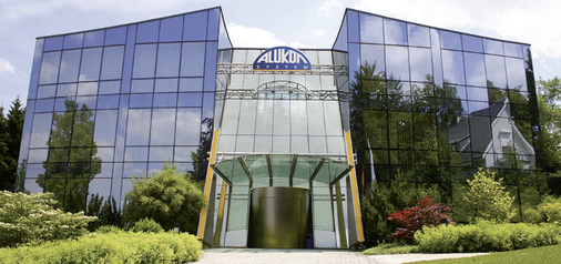 
Die Gründung erfolgte im Jahre 1974. Seitdem hat sich der Drei-Mann-Betrieb zu einem international ausgerichteten Unternehmen entwickelt, bei dem gegenwärtig über 400 Arbeitsplätze langfristig gesichert sind. 
