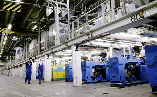 
Ein Blick in die Extrusion bei Veka: Fast 100 Linien produzieren am Standort in Sendenhorst Fenster-, Tür- und Rollladenprofile. 

