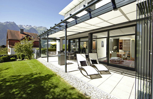 



Als eines der ersten Unternehmen hat Solarlux für sich in Anspruch genommen, die Anforderungen der EN 1090-Zertifizierung zu erfüllen. In den ersten drei Jahren erfolgt die Nachprüfung jährlich, danach in einem Prüf-Rhythmus von drei Jahren.
