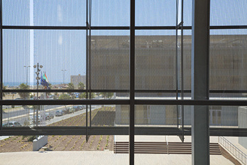 



Edelstahlgewebe als Sonnen- oder Blendschutz liegen bei den Architekten voll im Trend.
