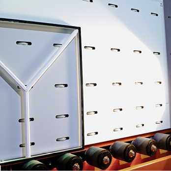 
Auch Modellscheiben mit komplexen Formen sowie Isoliergläser mit Sprossen lassen sich prüfen.
