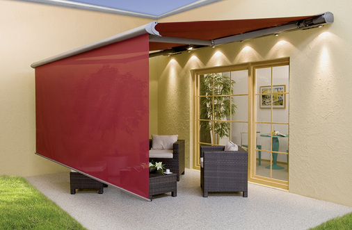 
Gerade in eng bebauten Neubausiedlungen oder gut einsehbaren Terrassen bieten Markisen mit Variovolants nicht nur Schutz vor der Sonne, sondern auch vor fremden Blicken. 



