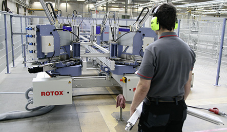 
Bei der BL Fenster AG hat Rotox das Hochtemperatur-Schweißverfahren zur Erhöhung der Taktzeiten umgesetzt.
