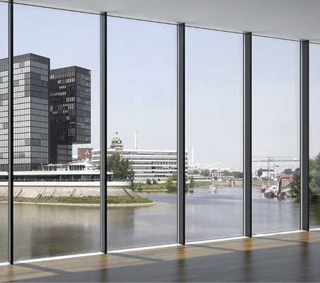 
Schüco: Panorama-Design-Fassade FWS 35 PD mit seiner einzigartigen, bis auf 35 mm reduzierten Ansichtsbreite.
