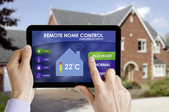 



SmartHome-Systeme dürfen den Anwender nicht überfordern und müssen einfach zu bedienen sein. Die Bedienung sollte dabei wie bei einem Smart-Phone intiutiv zu erlernen sein. 
