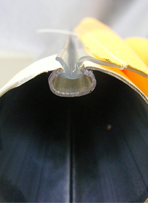 
Schnellkedersysteme machen sich bei der Neubespannung durch kürzere Arbeitszeiten und einfacheres Arbeiten schnell bezahlt.



