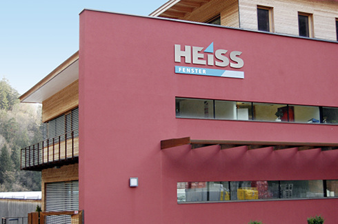 
Alles neu: Das aktuelle Firmengebäude ist der Ausdruck eines konsequenten Fertigungskonzeptes.
