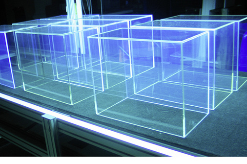 
Sauber verklebte Glashauben produziert der Betrieb in Serie und Einzelfertigung.
