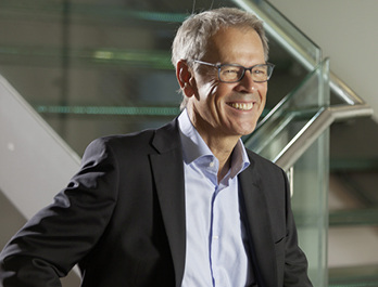 
Der frühere Profi-Basketballer Hermann Schüller freut sich über den Erfolg des Fitnessprogramms.
