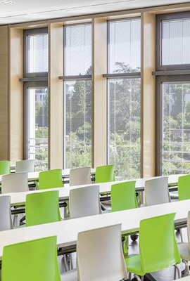 



Richtig bemessen schaffen Jalousien im SZR mehr als die geforderten 20 000 Zyklen im Dauertest.
