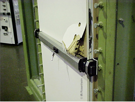 <p>
Bild 6: Aufschraubsicherung und Tür müssen aufeinander abgestimmt sein.
</p>