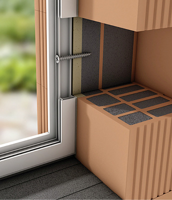 
Mit seinem Leibungsziegel zur wärmebrückenfreien Fenstermontage will Beck+Heun neben einer bauphysiklisch einwandfreien Situation auch eine sichere Befestigungsmöglichkeit am Baukörper ermöglichen.



