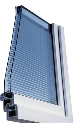 



Farb- und Designgläser werden immer stärker nachgefragt, ebenso Isoliergläser mit integriertem Sonnenschutz, wie hier eine ISO-Einheit mit Sanco Control.
