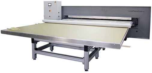 
Die Lamipress Vario 4.0 zur Herstellung von VSG ist quasi eine Kombination aus Autoklav und Vakuumofen.
