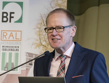 
BF-Geschäftsführer Jochen Grönegräs: „Der bereits dicht besetzte Markt verschärft sich für die (ISO-)Verarbeiter jetzt noch durch Importe aus dem Osten.“ 
