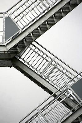 <p>
</p>

<p>
Die sogenannte „Nottreppe“ ist eine notwendige Treppe, für die § 34 der MBO uneingeschränkt gilt. Die häufig als Außentreppe geplante Ausführung muss dabei den allgemein anerkannten Regeln der Technik entsprechen. 
</p> - © Foto: Thinkstock / mb-fotos

