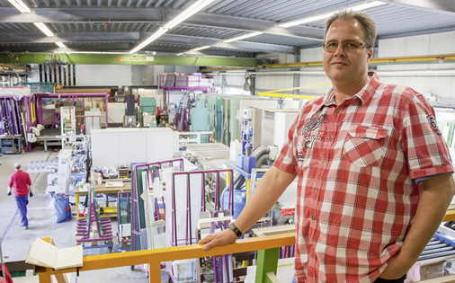 
Workflow optimal positioniert – Guido Brüdgam legt auch bei der Maschinenanordnung großen Wert auf Effizienz in der Fertigung, um auch Kleinserien und Einzelteile effizient fertigen zu lassen.
