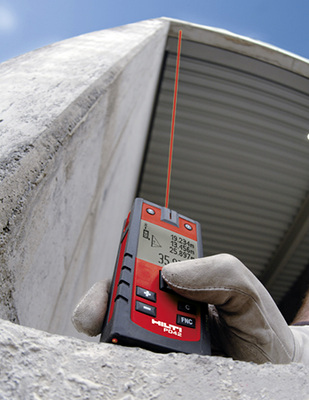 
Das Gehäuse sollte „baustellentauglich“, sprich: stoß-, staub-/spritzwassergeschützt und möglichst auch mit Handschuhen bedienbar sein.



