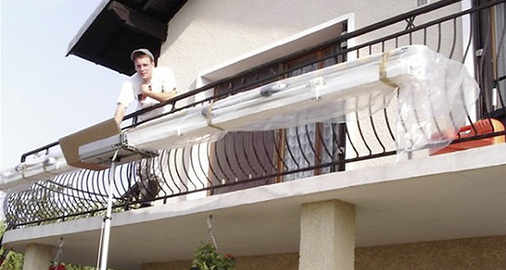 <p>
</p>

<p>
Nicht nur die Montage an der Wand kann mit Hebeliften vereinfacht werden, sondern auch der Transport auf höherliegende Balkone kann maßgeblich erleichtert werden. 
</p> - © Foto: Fabenti

