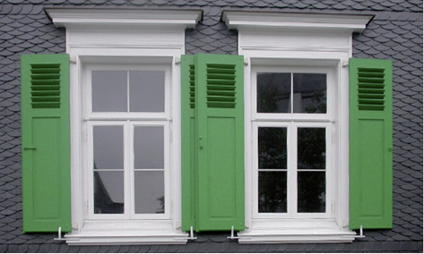 
Diese Bestandsfenster haben neue Wärmedämm-Isoliergläser erhalten.
