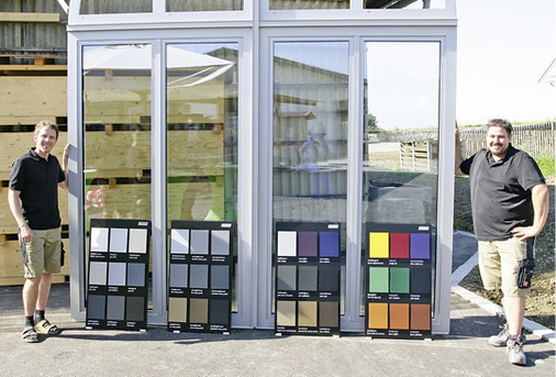 
Die Schreiner stellen sich auch ungewöhnlichen Aufgaben – wie hier die Portalanlage in Holz-Alu.
