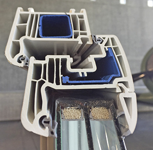 
Profilschnitt vom neuen Grande Visa Fenster, das große Glasflächen und ein schlankes Profil mit Stabilität sowie Einbruch- und Wärmeschutz vereint.
