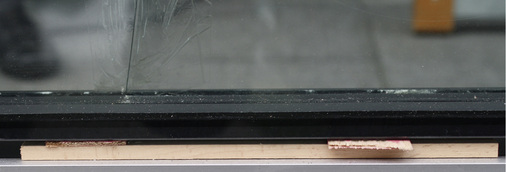 
Doppelt hält nicht immer besser: Auch zu viele Klötze können zum Glasbruch führen.
