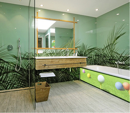 
Glasdruck wertet Innenräume wie dieses Bad deutlich auf.
