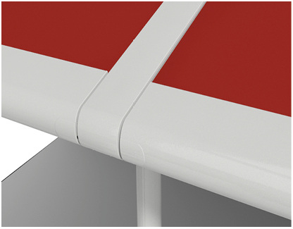 
Bei gekoppelten und nebeneinander montierten Anlagen entstehen durch die Verwendung der Reißverschlusssysteme keine störenden Lichtspalten mehr. 



