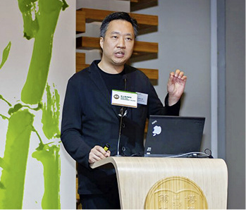 
Sein Unternehmen Cybertecture gründete James Law 2001 in Hongkong. 
