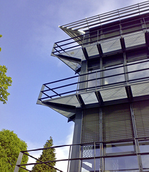 <p>
Auch Balkone können – entsprechend konstruiert – die Aufgaben von Sonnenschutz übernehmen.
</p>

<p>
</p> - © Foto: Metallbau Kusenberg GmbH & Co. KG

