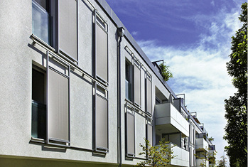 



Auch als vorgehängte Konstruktion machen Schiebeelemente eine gute Figur.
