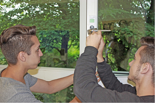 
Schülerinnen und Schüler in Stuttgart haben sich in einer Projektarbeit mit dem Energiesparen durch die bedarfsgerechte Lüftung auseinandergesetzt.
