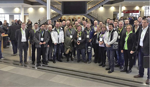 



Auch das ist Kundenservice: Andreas Heilig hat für HeKa Kunden einen Rundgang auf der BAU Messe in München organisiert.
