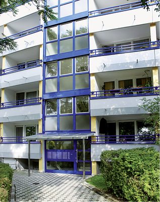 <p>
Die zur Weru Group gehörende Porsche GmbH ist auf die Fenster- und Türenmontage in bewohnten Großobjekten spezialisiert.
</p>