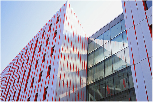 
In der Wohnungswirtschaft werden häufig Kunststofffenster eingebaut. Bei diesem Nicht-Wohngebäude, das HOLM in Frankfurt, …
