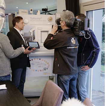 
Hans-Peter Weiß, Leiter des Bereichs Business Development bei Somfy: „Die Erlebnismesse war ein voller Erfolg. Moderne Hausautomation wird immer mehr ein Thema für breite Bevölkerungsschichten.
