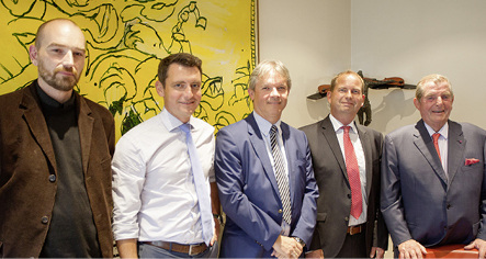 <p>
(v.l.) Alexander von Vult; Jurgen Vandervelden, Director Benelux und Schwiegersohn des Firmengründers; Luc Thys, Direktor Marketing und Forschung & Entwicklung; Harald Lüdtke und Vic Baron Swerts, President und Firmengründer Soudal
</p>